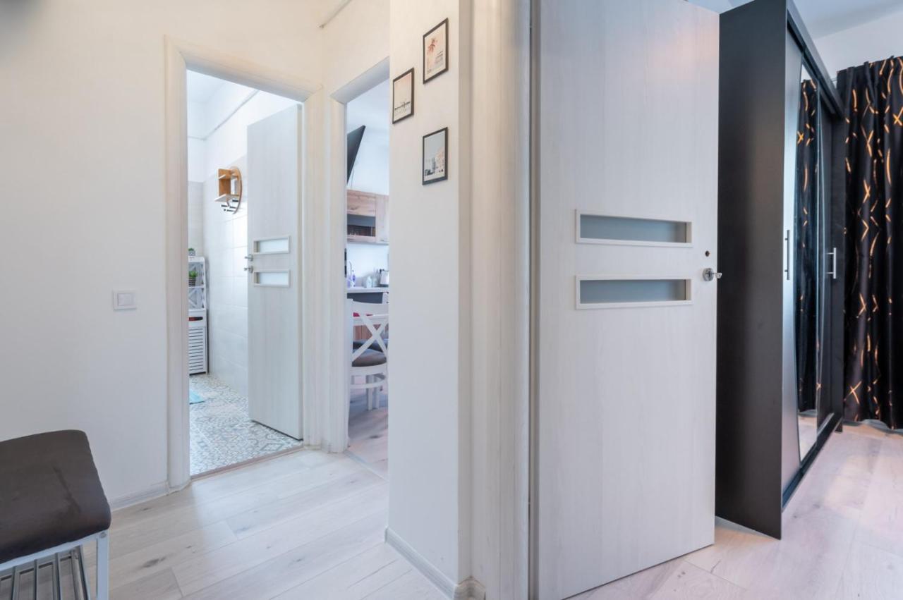 Spacious And Cozy Apartment In Central Bukarest Kültér fotó